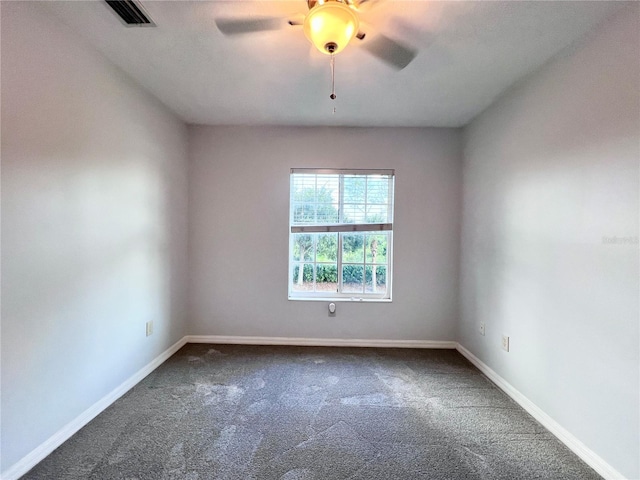 carpeted empty room featuring ceiling fan