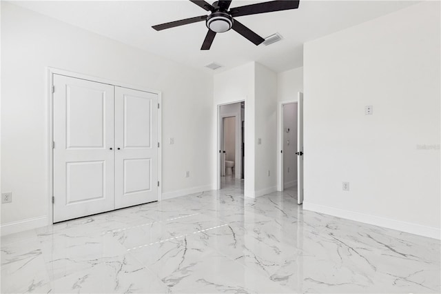 unfurnished bedroom featuring ceiling fan and a closet