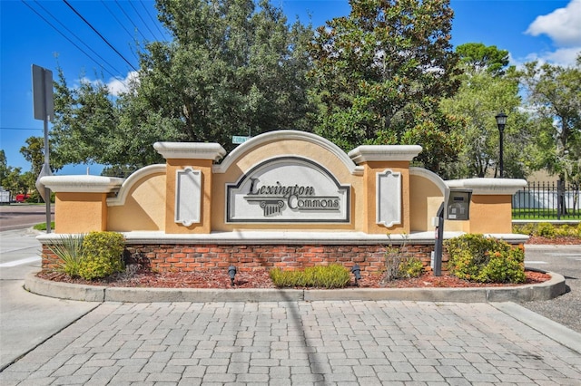 view of community / neighborhood sign