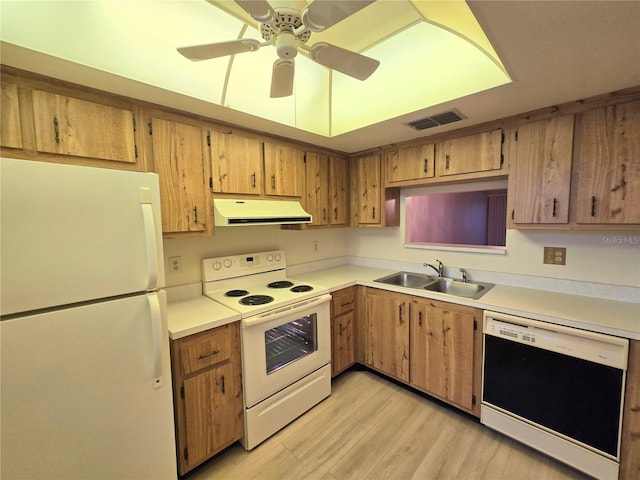 kitchen featuring light hardwood / wood-style flooring, white appliances, ceiling fan, and sink