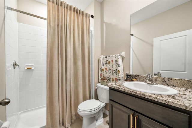 bathroom featuring a shower with curtain, vanity, and toilet