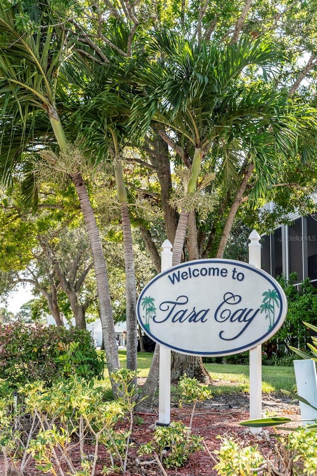 view of community / neighborhood sign