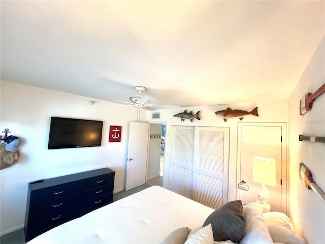 bedroom featuring ceiling fan and a closet