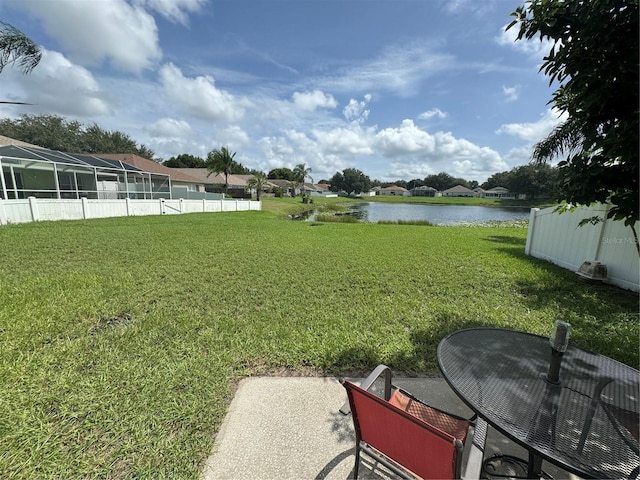 view of yard featuring a water view