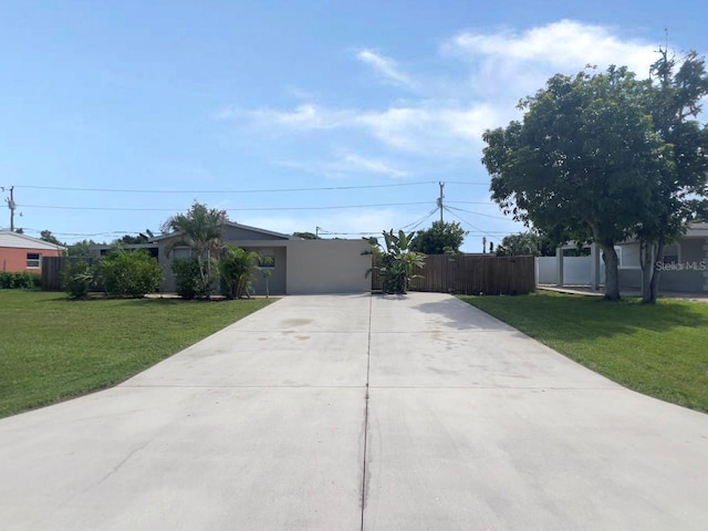 view of front facade featuring a front yard