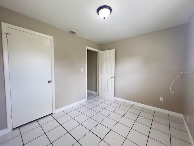 unfurnished room with light tile patterned floors