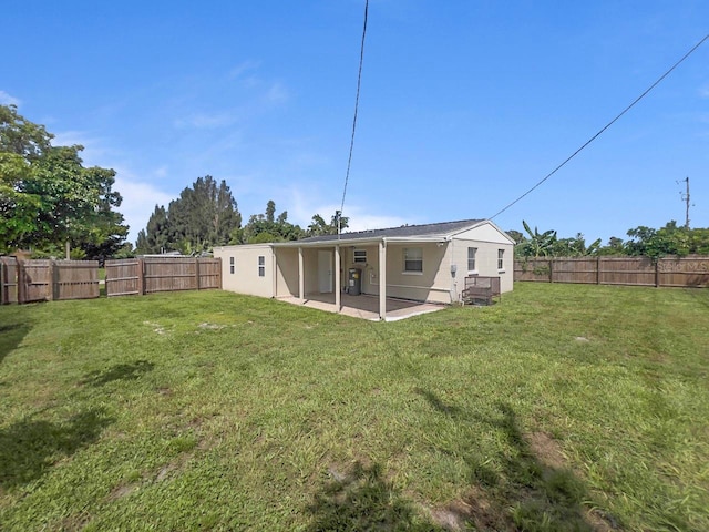 view of yard featuring a patio