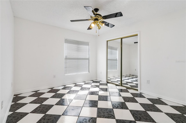 unfurnished room with a textured ceiling and ceiling fan