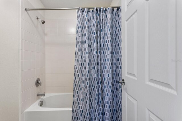 bathroom with shower / tub combo