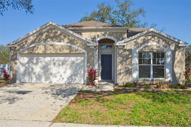 view of front of home featuring a garage and driveway