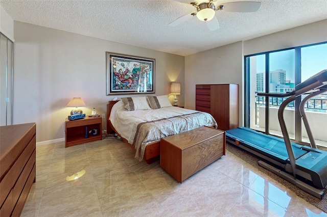 bedroom featuring ceiling fan and a textured ceiling