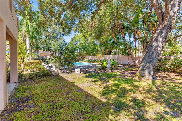 view of yard with a fenced in pool