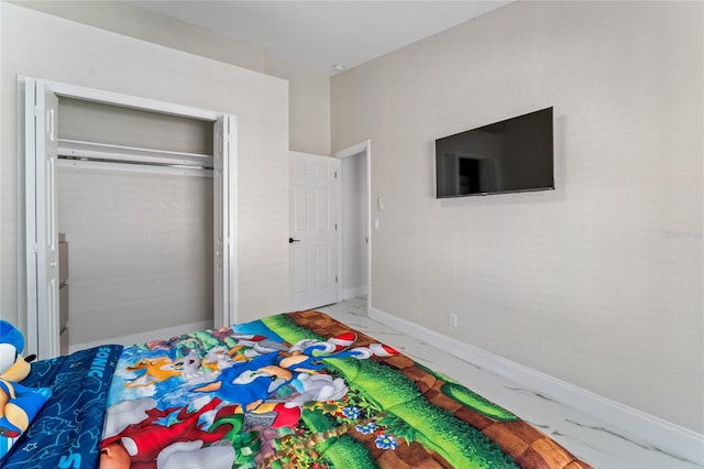 bedroom with a closet