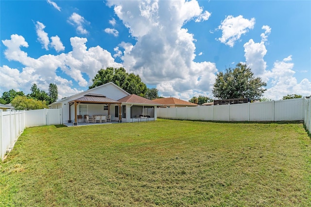 view of yard featuring a patio area