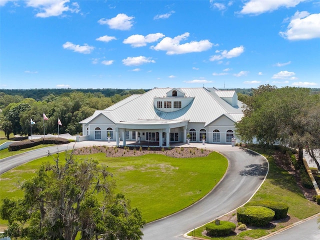 view of front of home featuring a front lawn