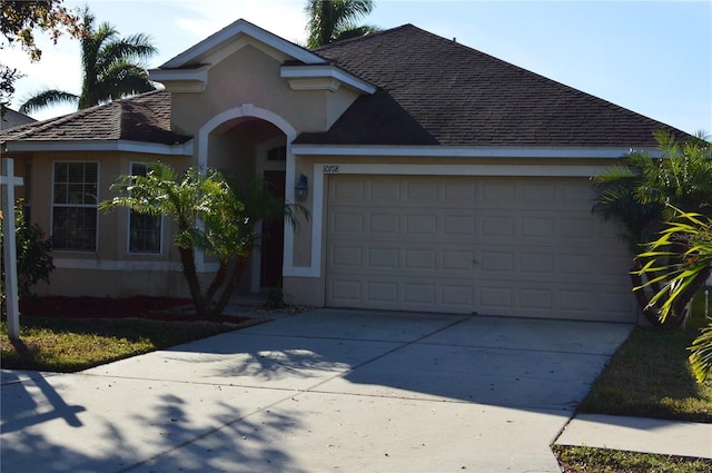 view of front facade featuring a garage