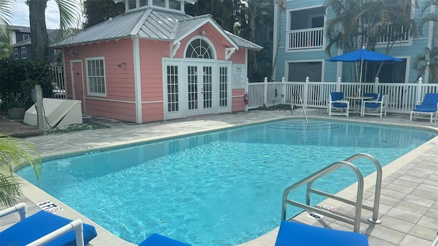 3002 W Cleveland St Unit E1, Tampa, FL 33609 - community pool with an outdoor structure, an exterior structure, and a patio area