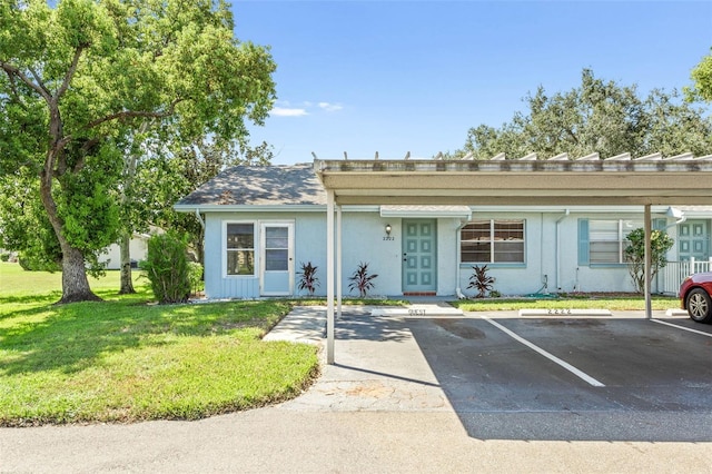 single story home featuring a front yard