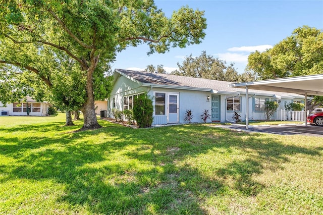 view of front of house featuring a front lawn and a carport