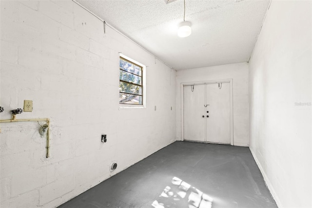 2222 Greenhaven Dr, Sun City Center, FL 33573 - laundry area with concrete block wall and a textured ceiling