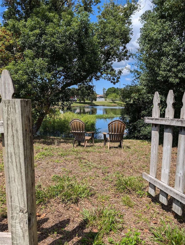 view of yard featuring a water view