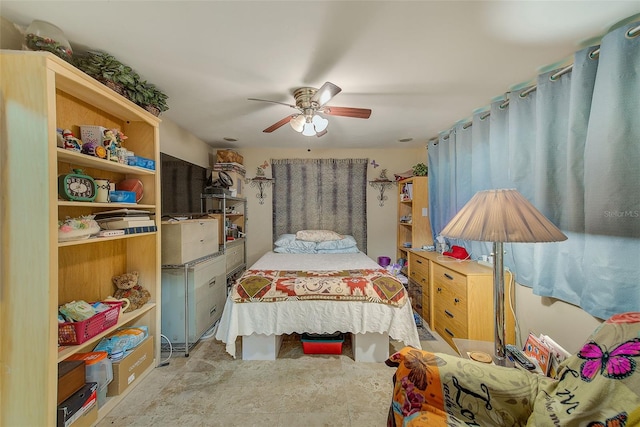 bedroom with ceiling fan