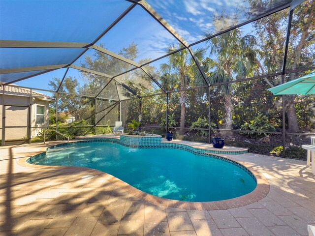 4977 Sapphire Sound Dr, Wimauma, FL 33598 - outdoor pool with a patio and glass enclosure