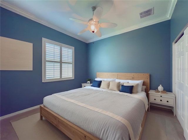 bedroom featuring baseboards, ornamental molding, visible vents, and a ceiling fan