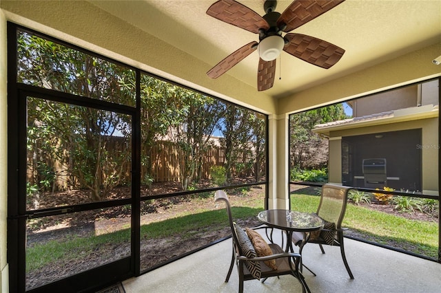 sunroom with ceiling fan