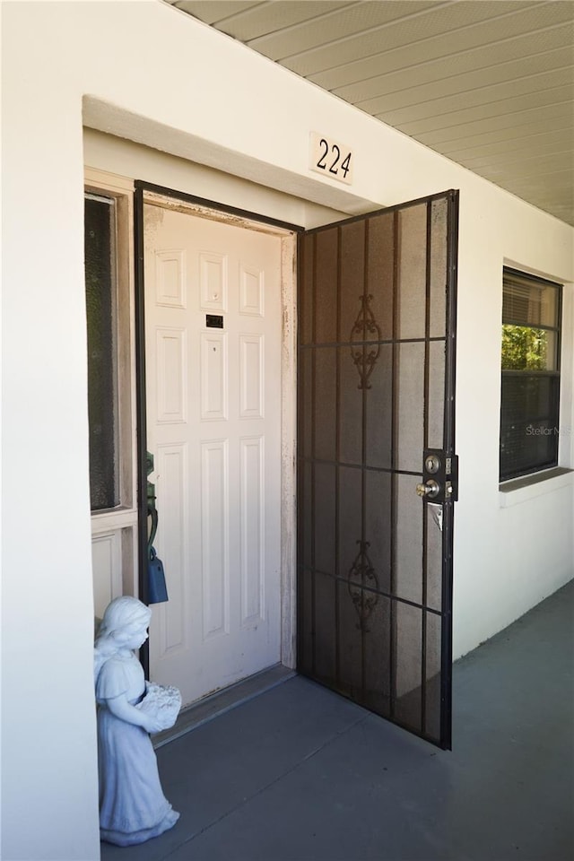 view of exterior entry with stucco siding