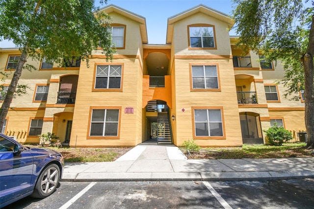 5608 Pinnacle Heights Cir Unit 305, Tampa, FL 33624 - townhome / multi-family property with uncovered parking and central AC