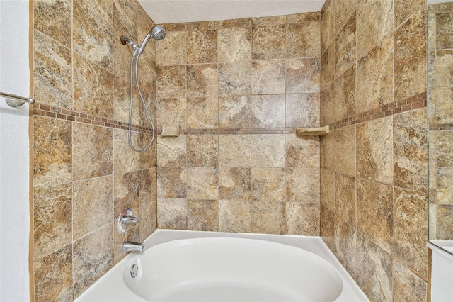 5608 Pinnacle Heights Cir Unit 305, Tampa, FL 33624 - full bath featuring shower / bathtub combination