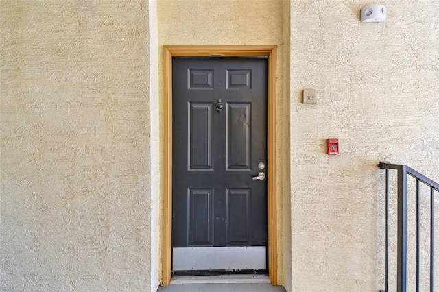 5608 Pinnacle Heights Cir Unit 305, Tampa, FL 33624 - doorway to property with stucco siding