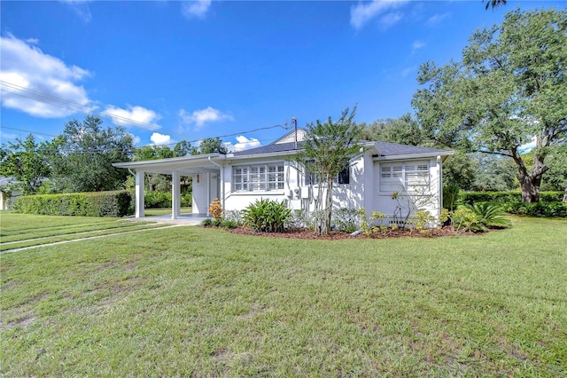 ranch-style house featuring a front lawn