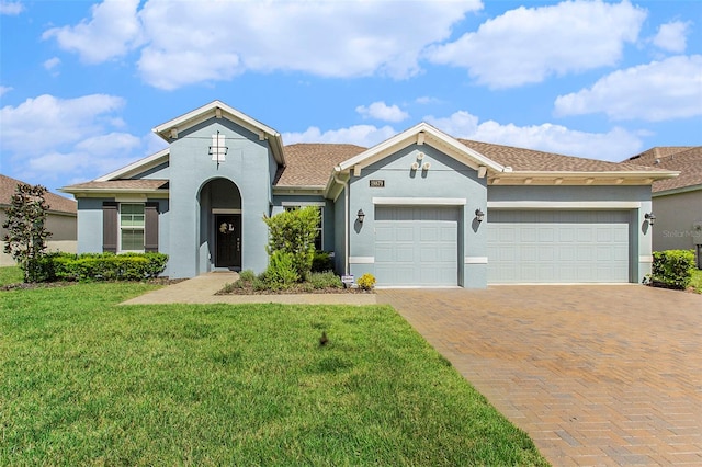 view of front of home featuring a front yard and a garage