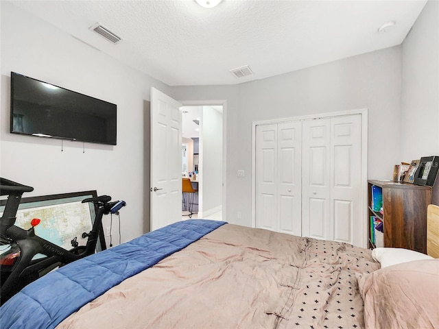 bedroom featuring a closet and a textured ceiling