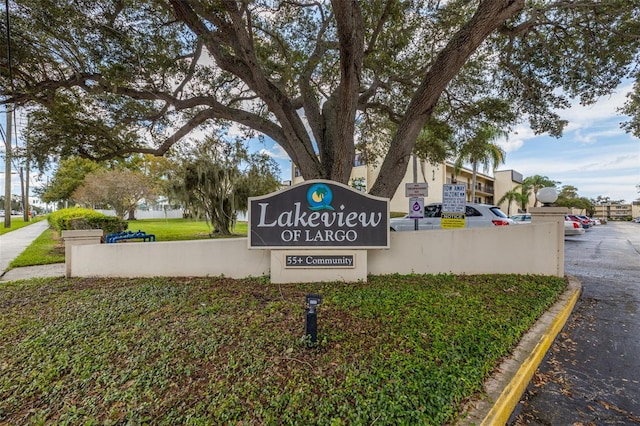 view of community / neighborhood sign