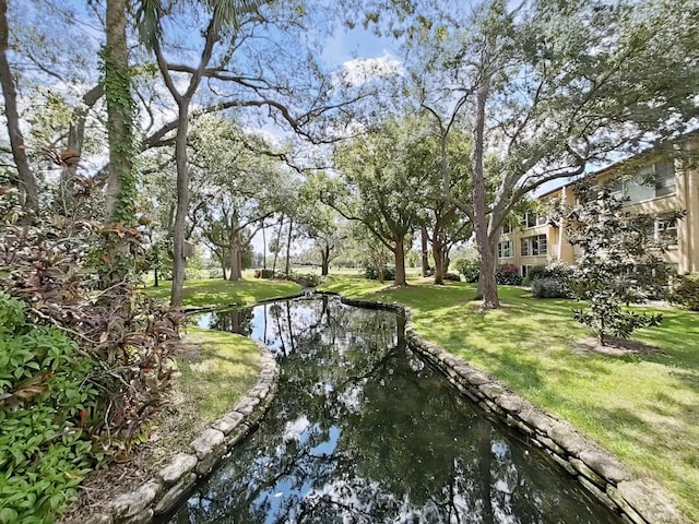 view of yard featuring a water view