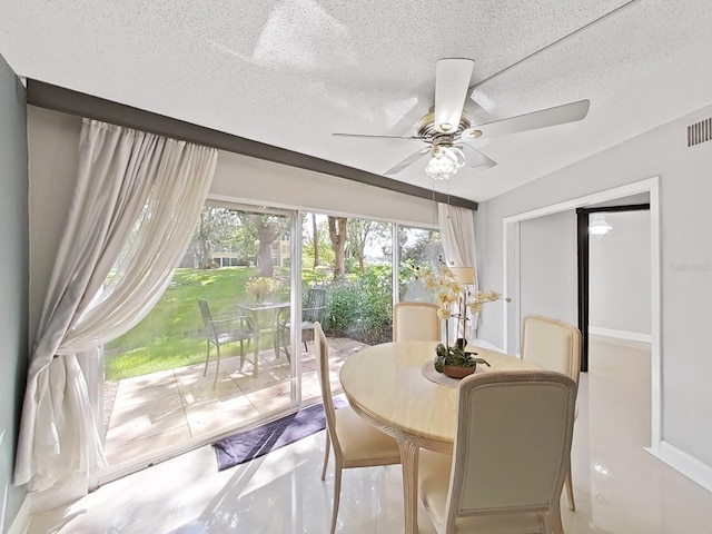 sunroom with ceiling fan