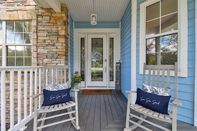 entrance to property featuring a porch