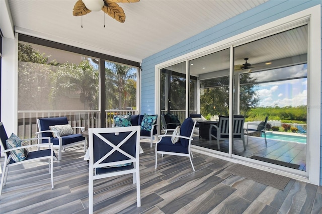 sunroom with ceiling fan