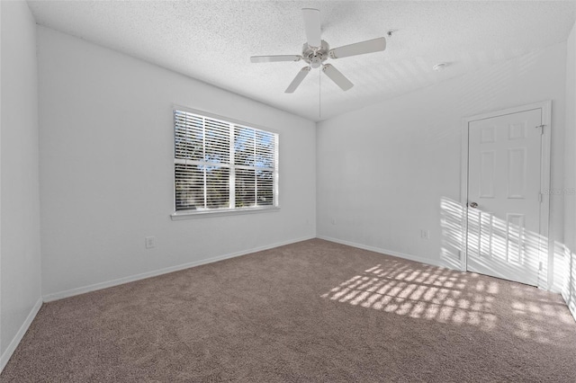 carpeted spare room featuring ceiling fan and a textured ceiling