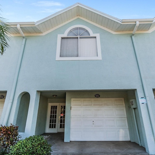 view of front facade featuring a garage and stucco siding