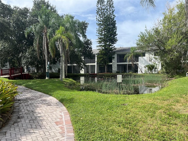 view of yard featuring a water view