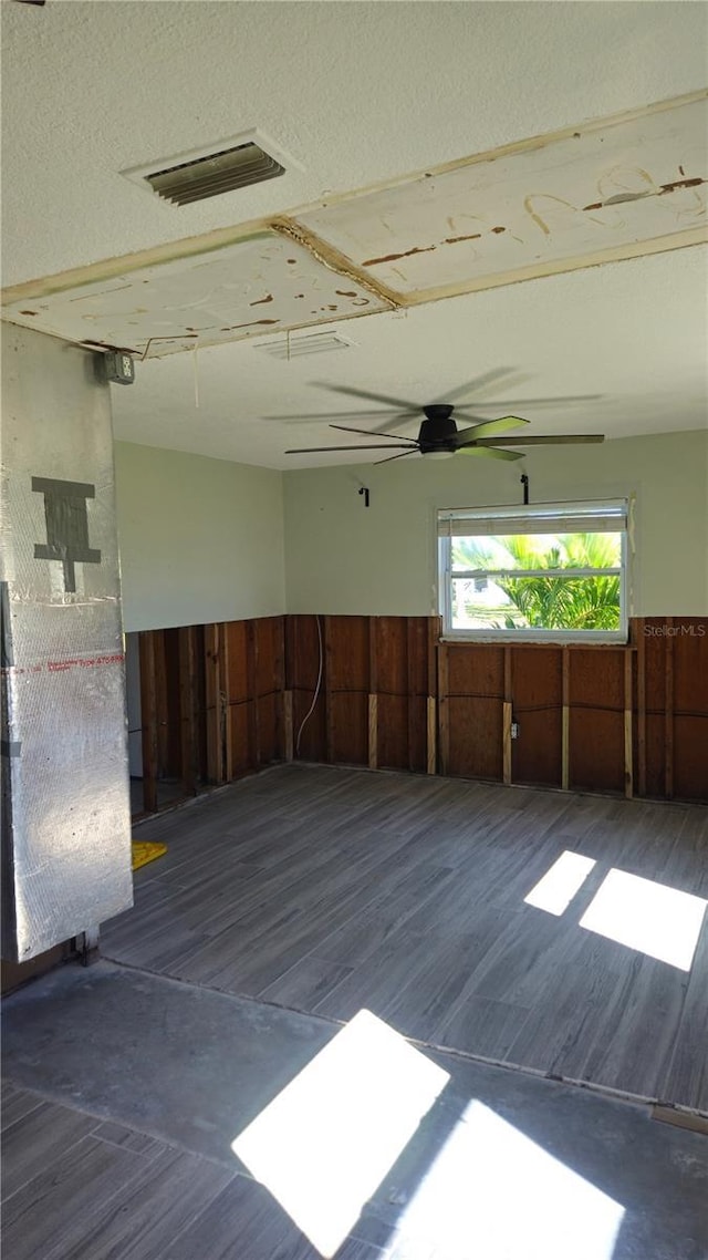 unfurnished room featuring ceiling fan