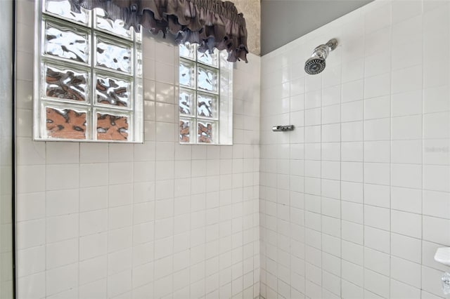 bathroom featuring tiled shower