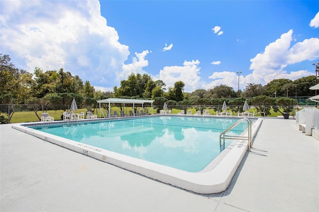 view of swimming pool