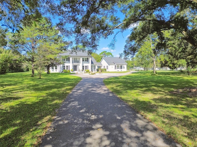 view of front facade with a front lawn