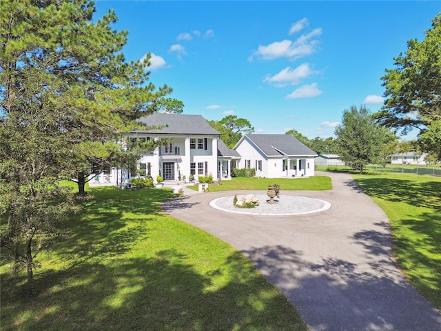 view of front of property with a front yard