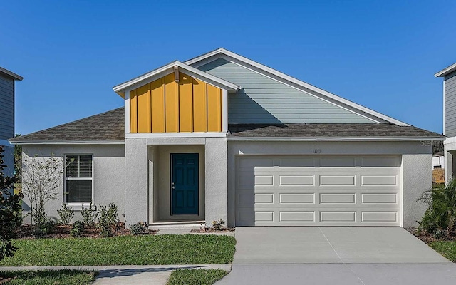 view of front facade featuring a front yard and a garage